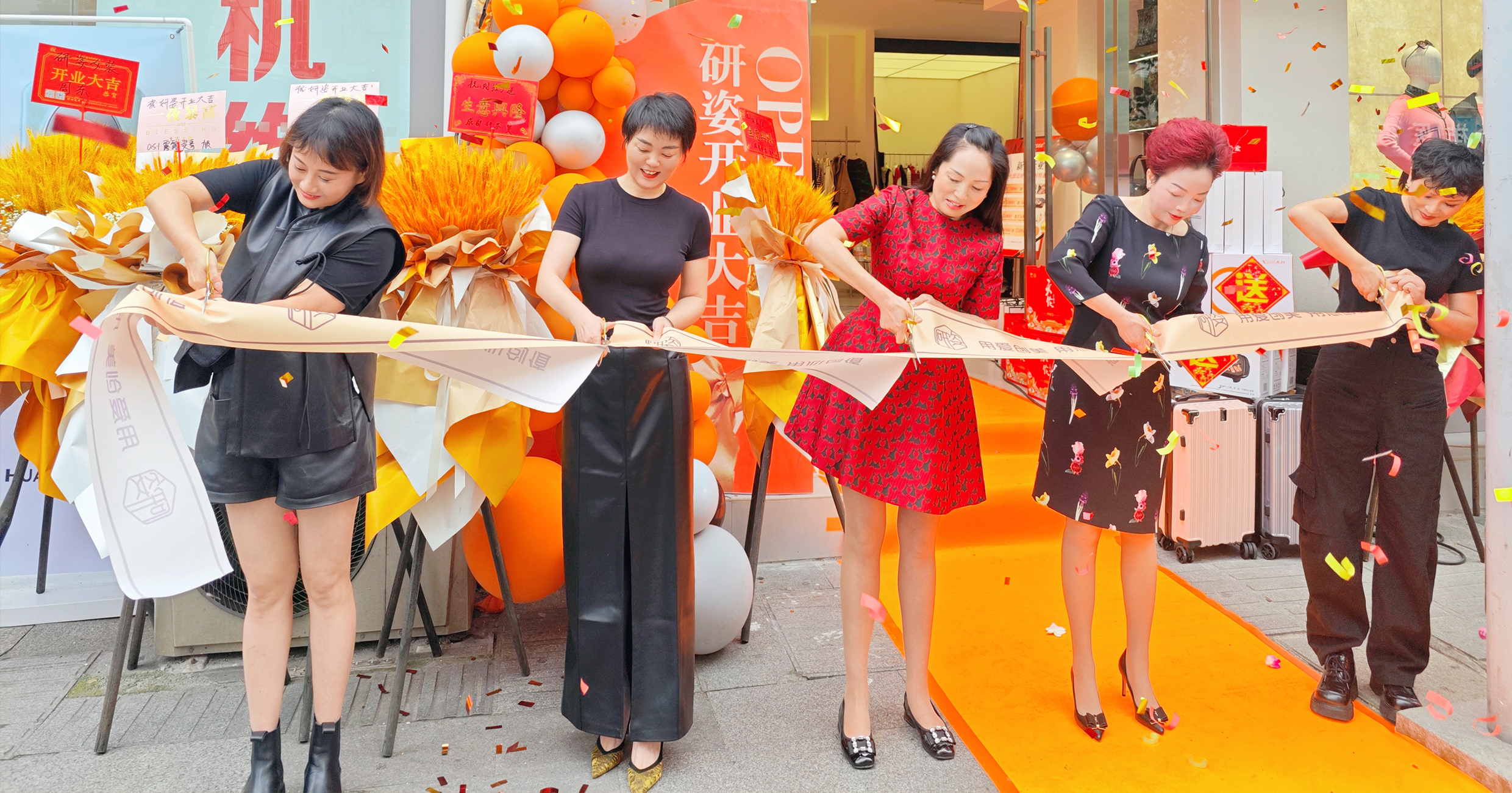 贺中秋迎国庆｜研姿女装双店隆重开业！新店起航，未来可期！
